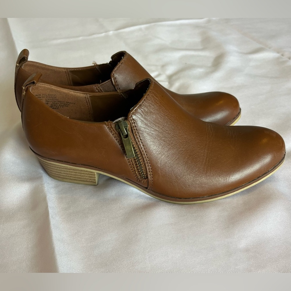 Women’s ankle booties size 7.5